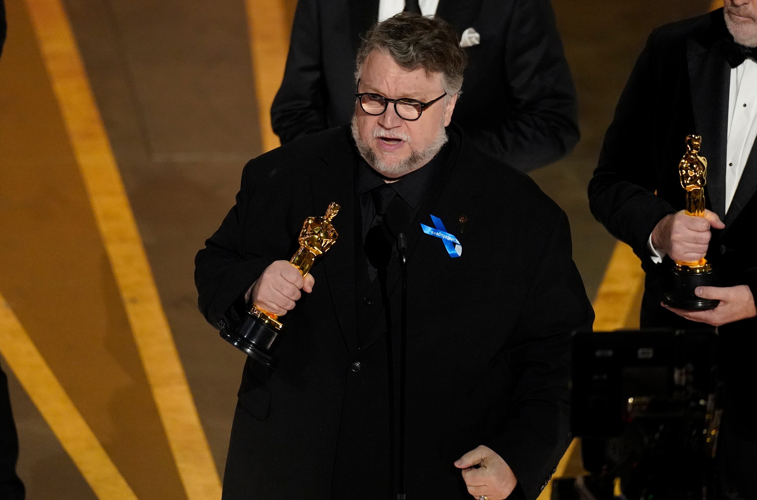 Regisseur Guillermo del Toro nimmt den Preis für den besten Animationsfilm für "Guillermo del Toro's Pinocchio" entgegen. 