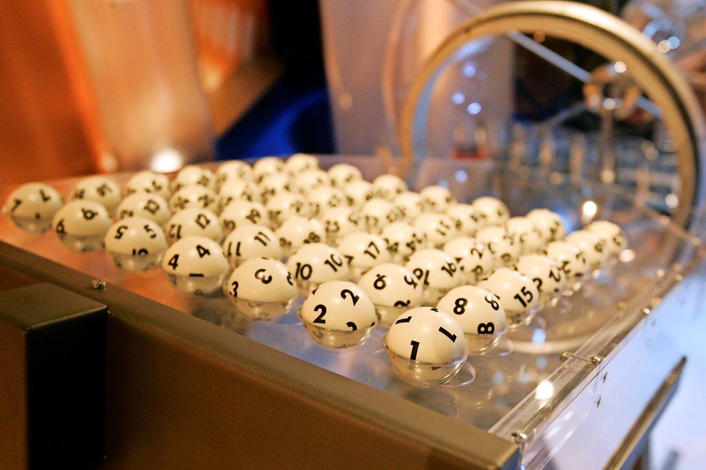Mit einer gehörigen Portion Glück und den richtigen Zahlen winken beim Lotto am Samstag große Gewinne.