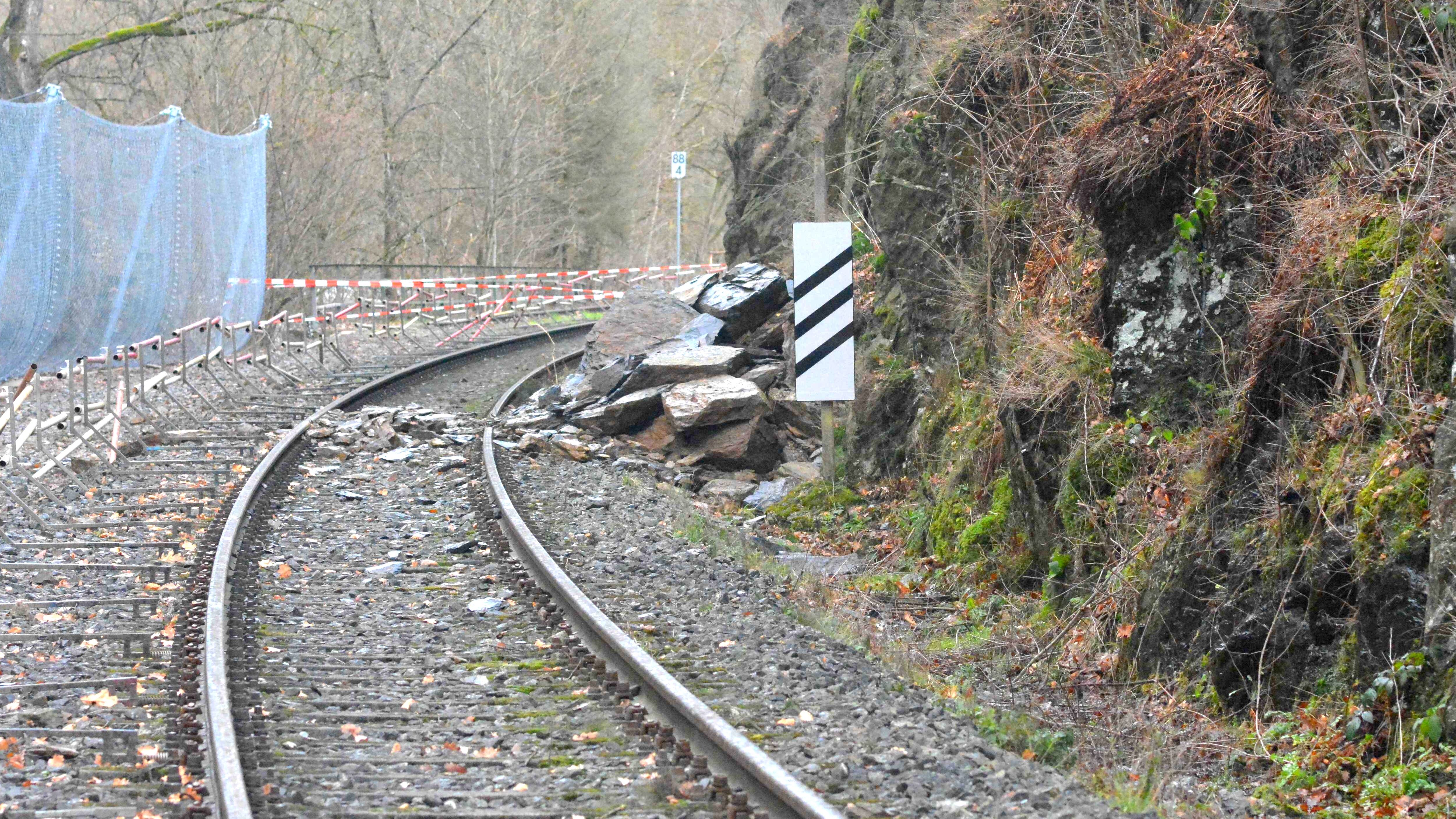 Nach dem Felsrutsch dauerte die Streckensperrung eine knappes halbes Jahr.