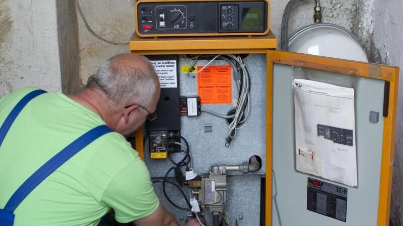 Die Heizungsanlage sollte vom Fachmann regelmäßig gewartet werden. 
